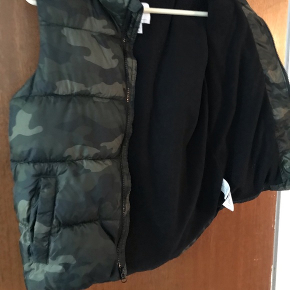 Ladies fleece lined Camo vest - Picture 2 of 3